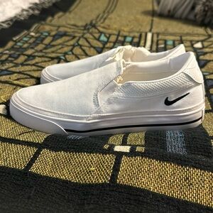 Nike women’s legacy slips